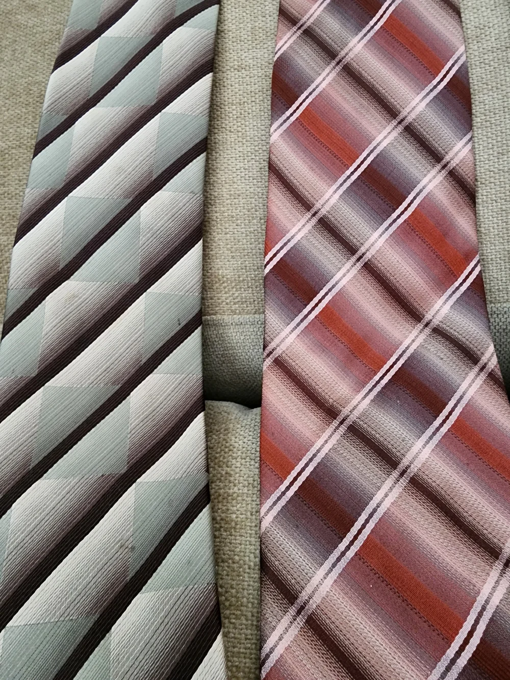 Kenneth Cole Reaction Men's Red Plaid Tie - Classic Stripe Design